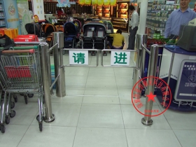 深圳市福田區(qū)友愛連鎖藥房超市 圓柱擺閘工程案例圖